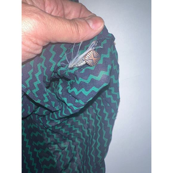 Maeve ANTHROPOLOGIE Shirt Size XS Green Navy Della Sheer Chevron Tie Neck Sleeve - Picture 8 of 16